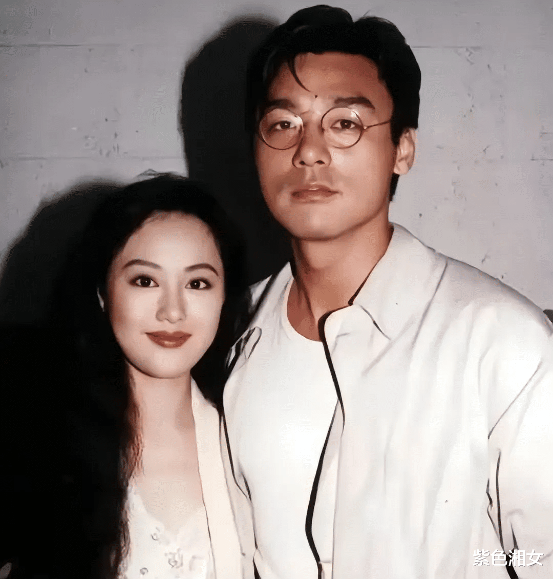 看到章小蕙1988年的婚纱照，明白钟镇涛当年为啥一见钟情，太美了