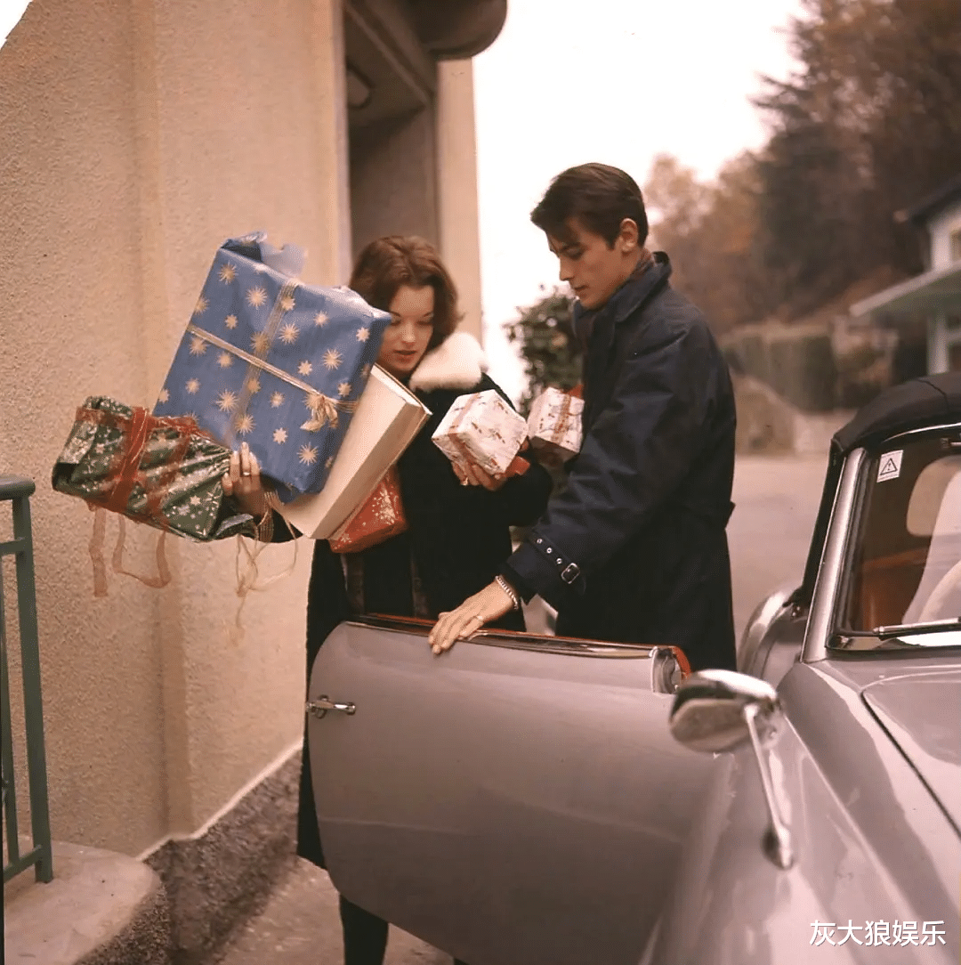 阿兰德龙去世,风流英俊一生,曾向中国女星求婚,给子女留23亿