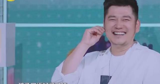 搞抽象还是真文盲？王一博发言再现脑袋空空，主持人全程尬笑不止