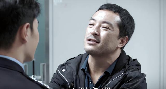 等到富大龙出场,才明白为啥《我是刑警》这部剧都用的是配音