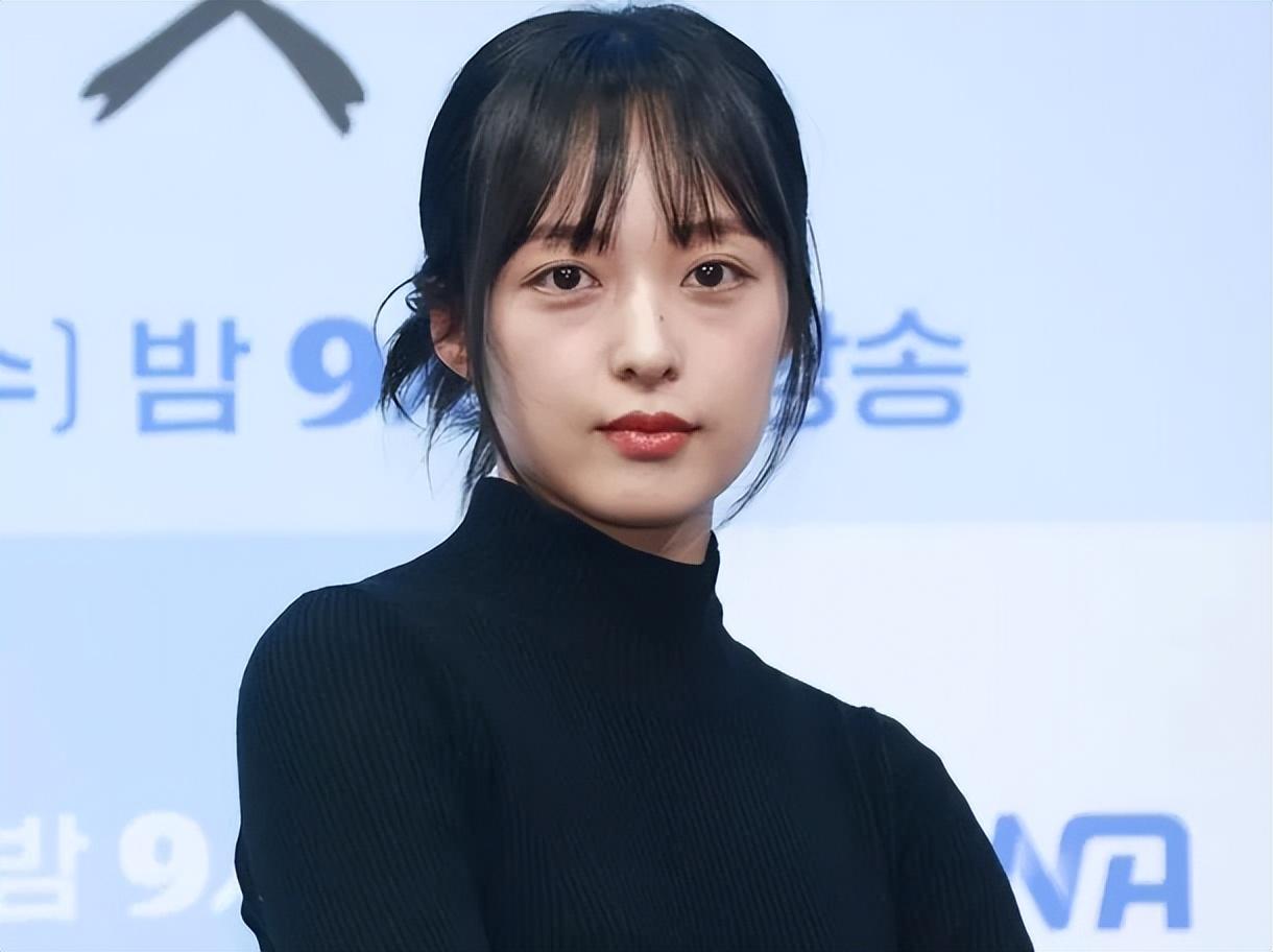 28岁女演员，与大6岁导演结婚，两人拍摄电影时，结下了不解之缘