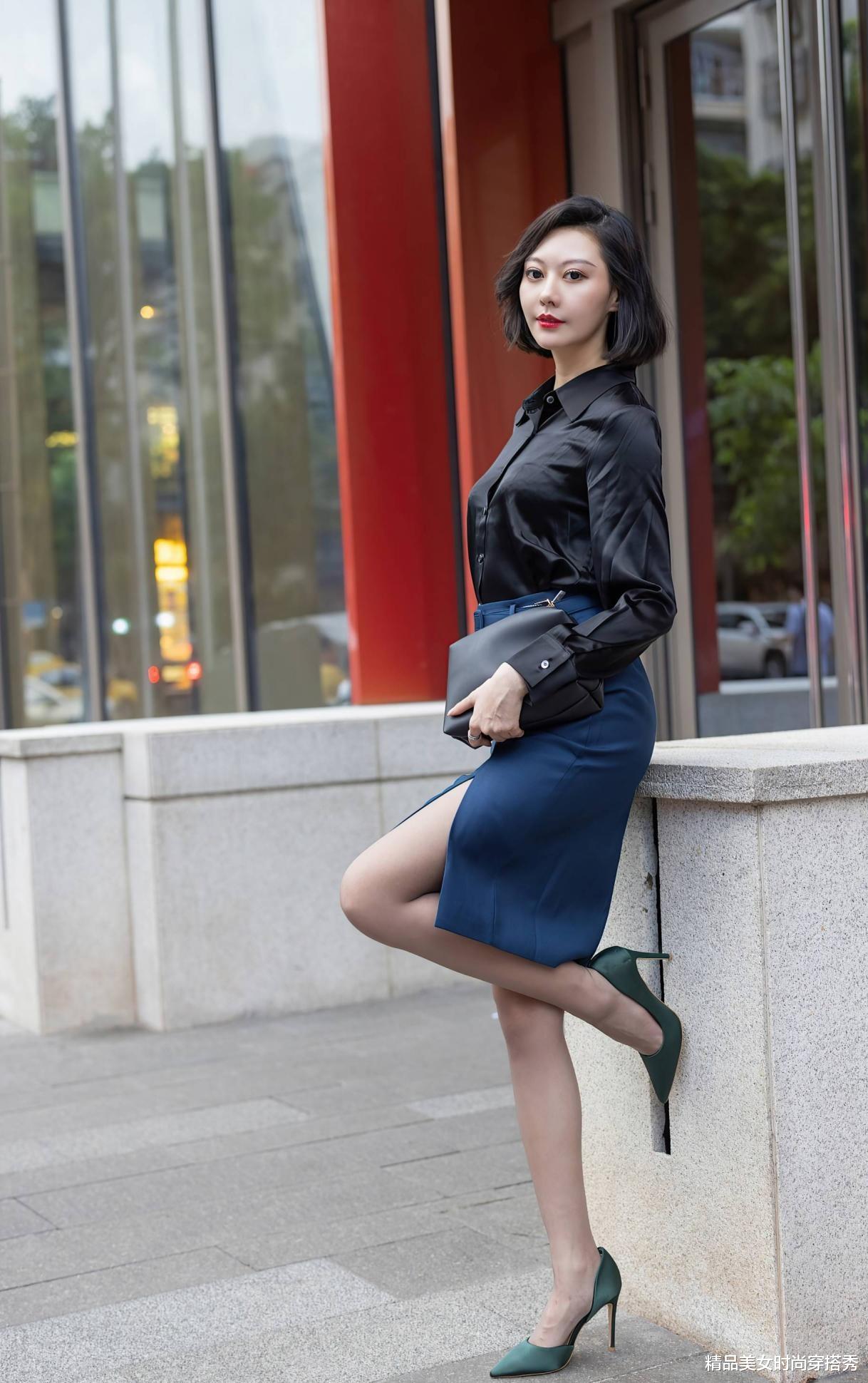 职场穿搭：黑色衬衫与深蓝色半身裙的优雅组合