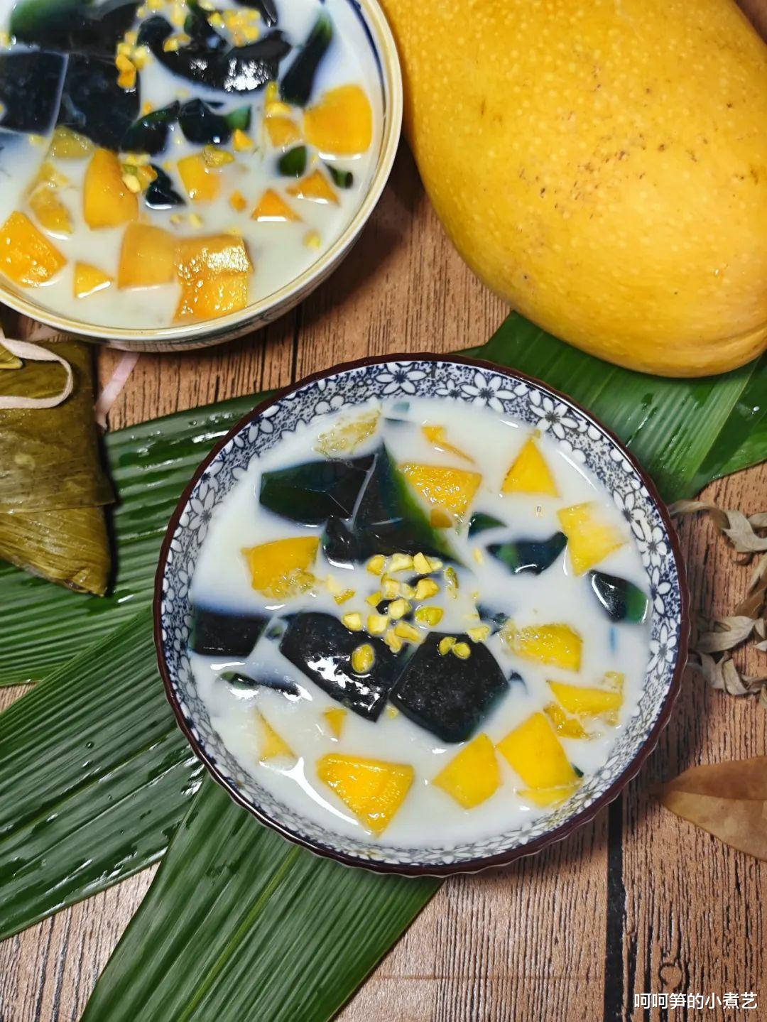 端午将至，用艾草做成芒果椰汁艾草冻，清凉解暑，做法简单又好吃