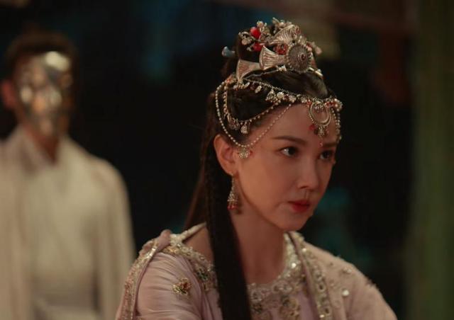 檀健次的《四方馆》告诉我们,当陈小纭太惊艳时,女主打酱油去吧