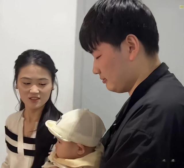 陈萌产后6个月上班,把朱发顺交给大衣嫂照顾,评论区一片骂声