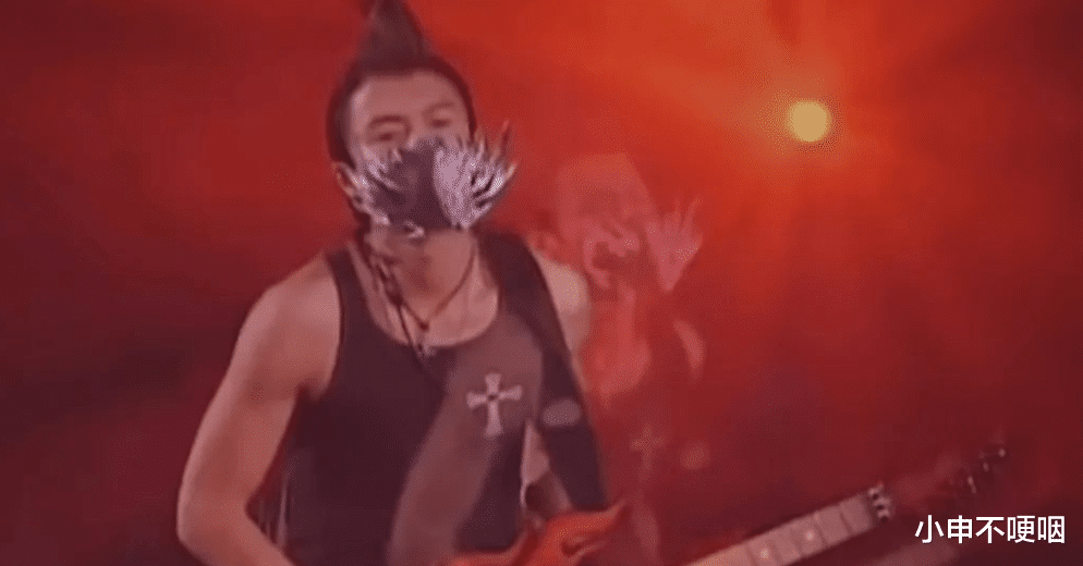 谢霆锋成首位香港歌手在启德开演唱会，实力遭质疑：他有什么歌？