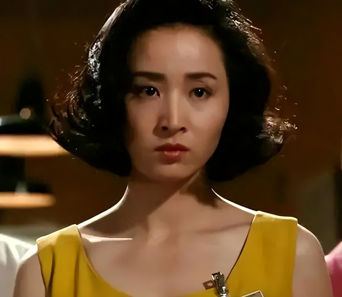 香港第一情妇:她曾是张艺谋白月光,被黑道打掉子宫,现如何了