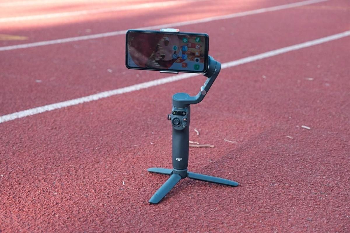 大疆Osmo Mobile两款稳定器降价：是大家不爱用了还是新品要来了？