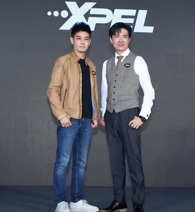 50岁的林志颖和46岁的弟弟，弟弟比哥哥帅，哥哥已经“姨化”了