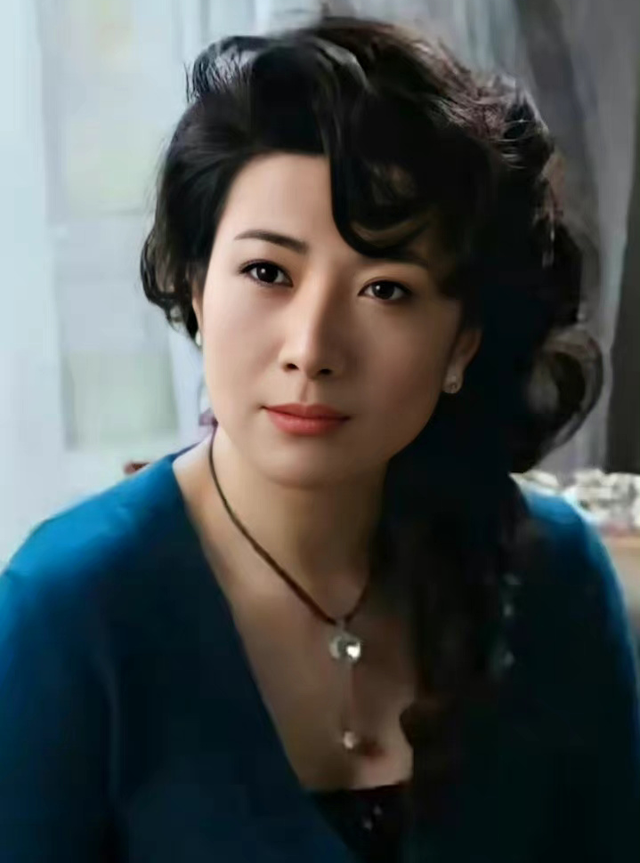 演员王静:身材傲人长相佳,至今零绯闻,61岁婚姻仍成迷