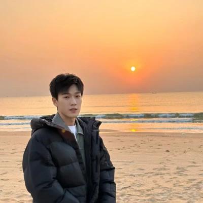 刚火就要塌房?李昀锐关注擦边账号内容让人不忍直视!