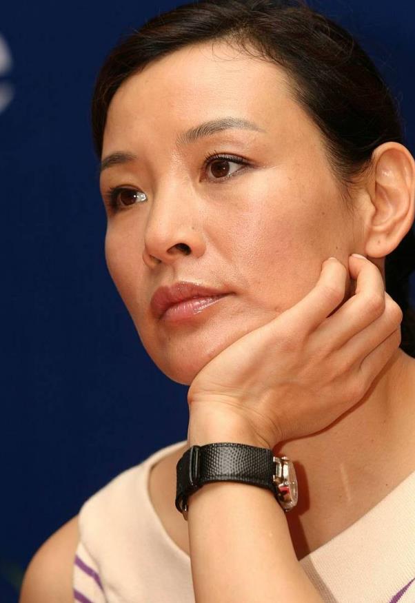 她让春晚导演悔不当初,一句话毁了众人职业,导演:当时不想活了