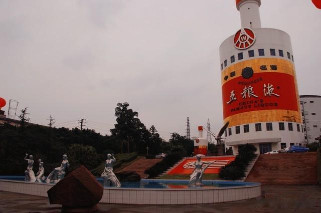 为什么现在喝白酒的越来越少？网友:好酒喝不起，次酒伤身体！