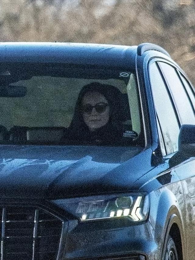 卡罗尔|凯特也有不省心亲戚，其舅舅为钱参加真人秀，遭凯特妈妈狠狠斥责