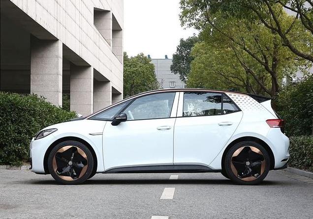 前11个月最好卖的十款电动车：小米SU7上榜，特斯拉Model 3排第三