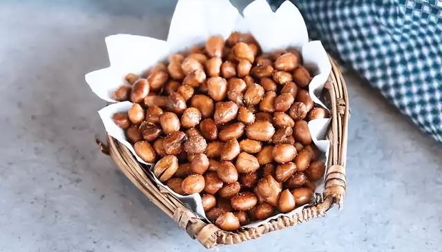 尿毒症是吃出来的？医生：即使是铁打的肾，这3种食物也要少吃！