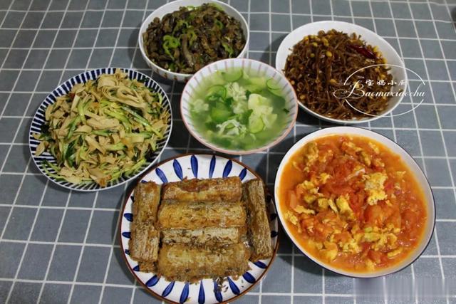 北京小伙给父母做的晚餐火了，成本33元，网友：抠门，还是闺女好