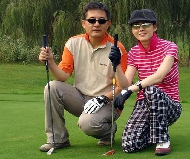 52岁“影后”李琳:被前夫一巴掌扇到离婚,二嫁世界冠军幸福甜蜜