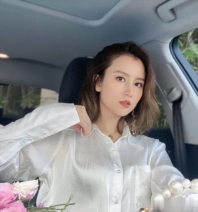 35岁主持人伏玟晓,终于为自己的“两婚两离”付出了代价