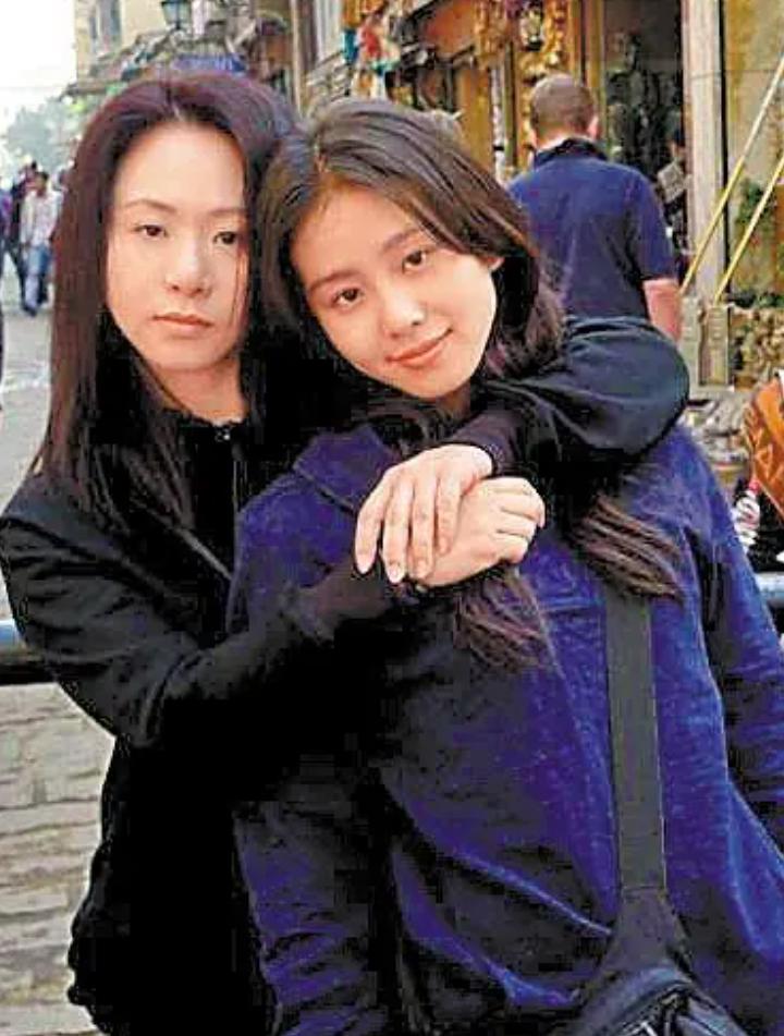 远赴巴黎的刘诗诗,暴露了吴奇隆的真实现状,网友酸了