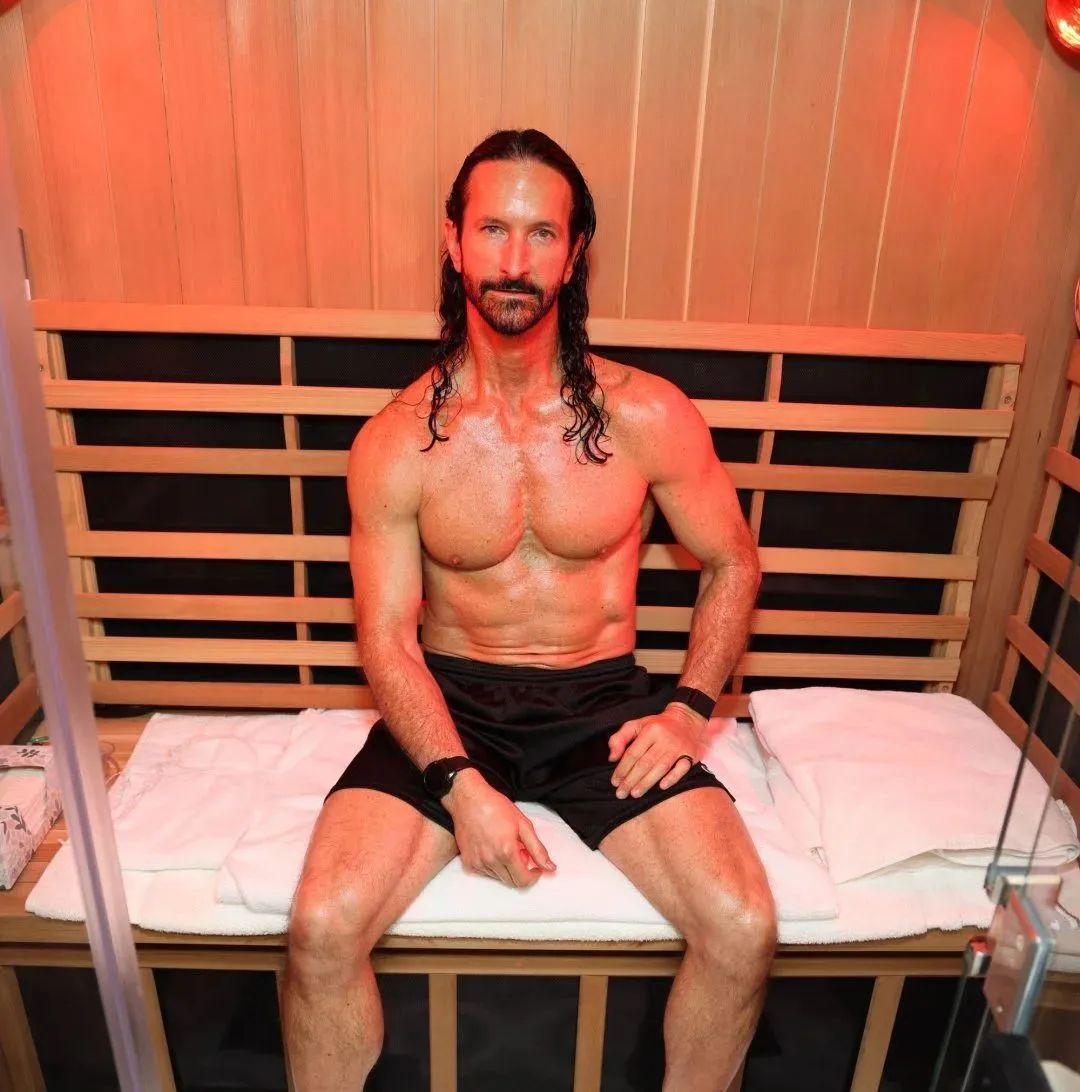 52岁朱茵容颜大变撞脸马苏？！被曝住深山残屋，成娱圈李子柒