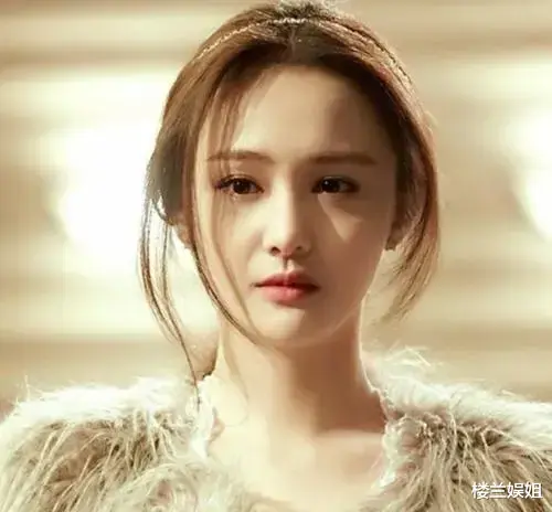 时隔3年郑爽再上热搜,被官方认定“穷光蛋”,她是真穷还是装穷