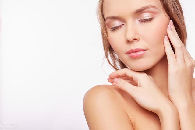 女性洗澡时，会情不自禁站着尿尿？除了爽还有3大原因