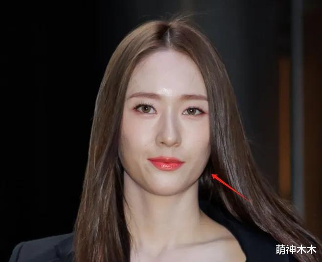 中韩女星秀场生图PK！44岁高圆圆气质完胜，29岁郑秀晶脸垮明显