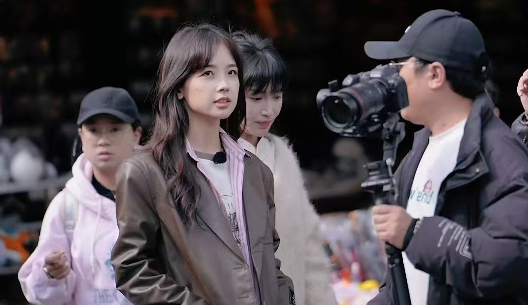 34岁李子柒和34岁王冰冰站在一起，什么是相由心生，我彻底明白了