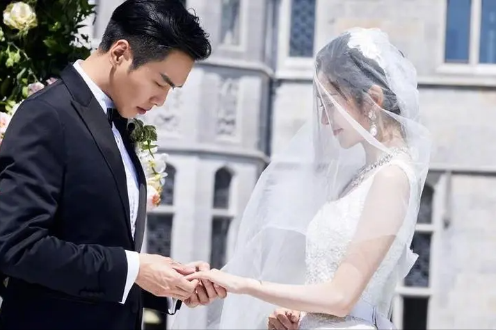 真夫妻才最好磕！14年零绯闻、承诺一生不离婚，他咋敢内娱搞纯爱