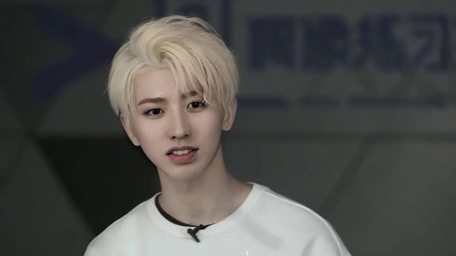 一首代表作都没有,却能当乐坛顶流