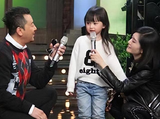 2岁即年入百万的童星刘楚恬,因太漂亮被“禁止整容”,如今怎样