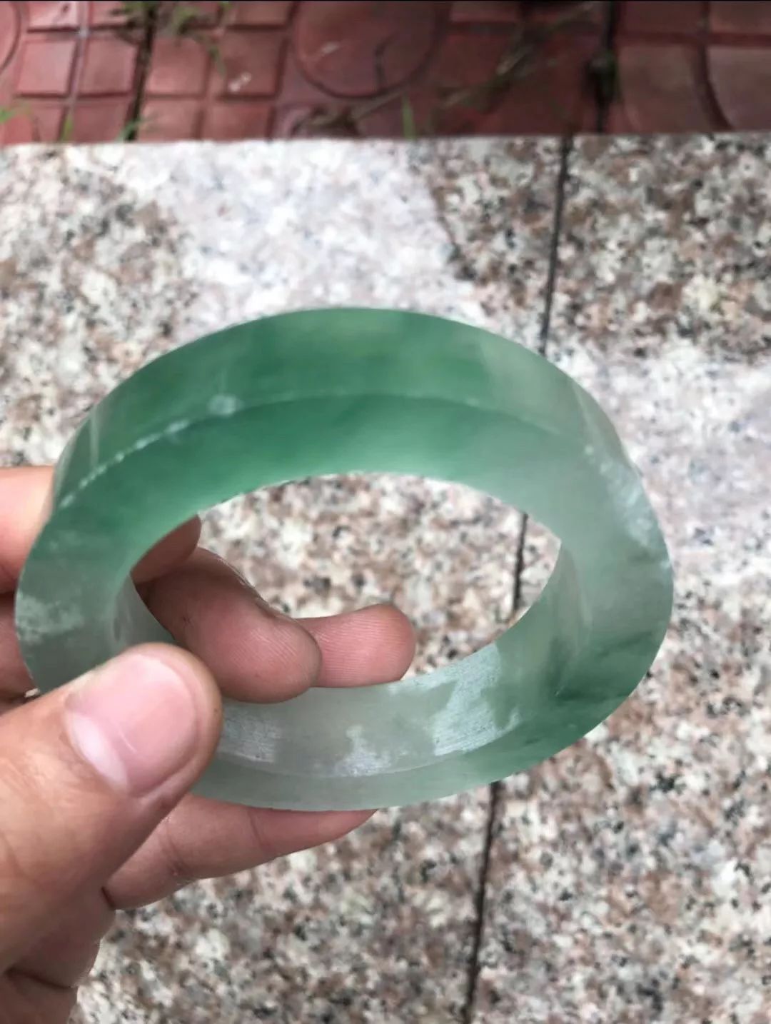 不起眼的翡翠,切出少见的高冰种