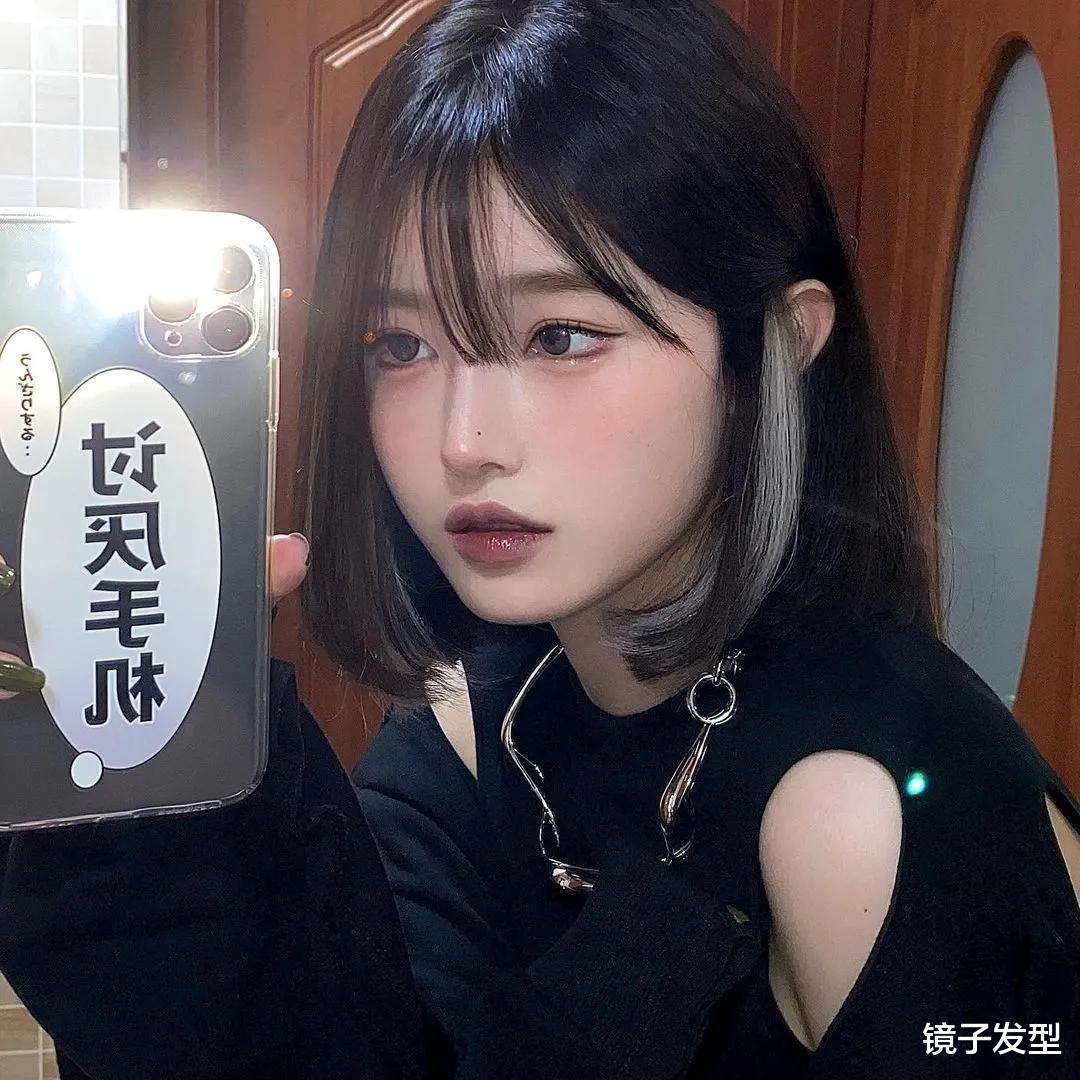 内扣短发发型,显年轻好打理,看着真时尚