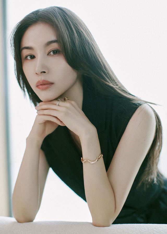 王子文有一种神奇的“魔力”，靠发型和穿搭成为“170穿搭博主”