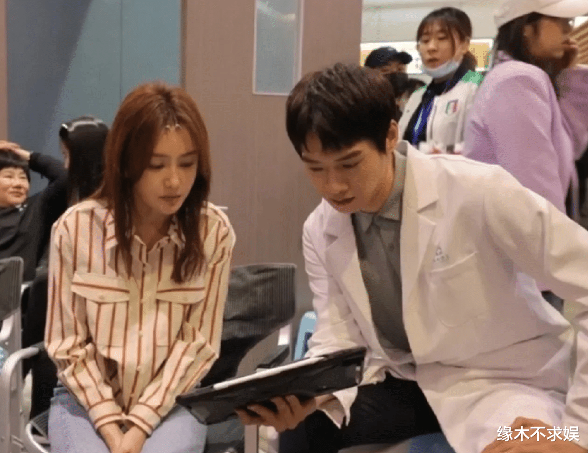 狗仔曝秦岚魏大勋分手，原因曝光，女方一月飞3次日本见新男友！