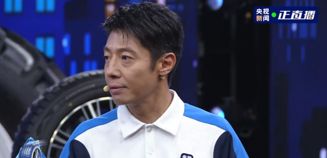 48岁撒贝宁再次被保送,央视连续发文祝贺,直播间露面满脸幸福