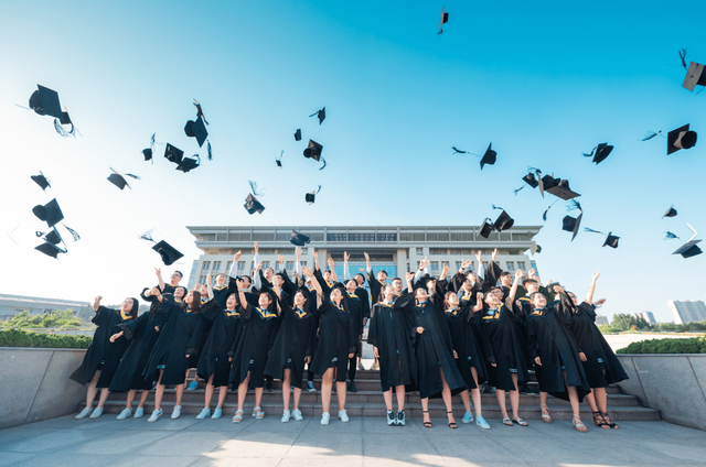 985毕业生当“蹲族”：不打算就业在家考公，实际却是打9个月游戏