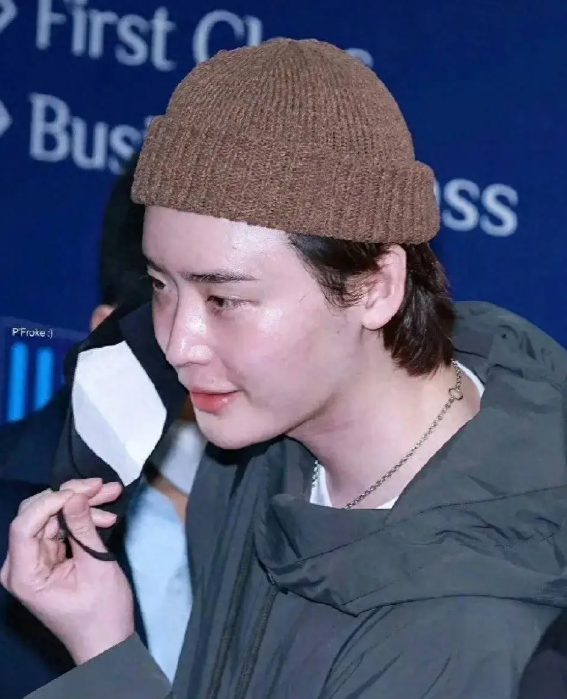 宁愿“丑得出奇”也不接受自然衰老，这5位男星已经“面目全非”