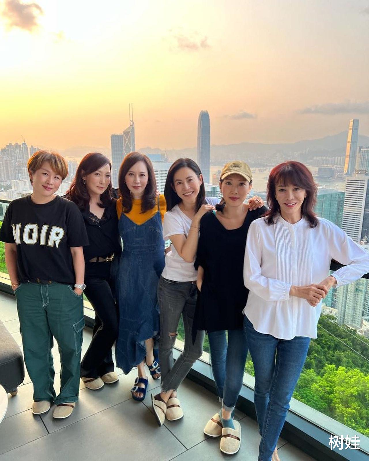 老戏骨胡枫庆祝93岁生日,52岁吴美珩低调现身,长发披肩气质脱俗