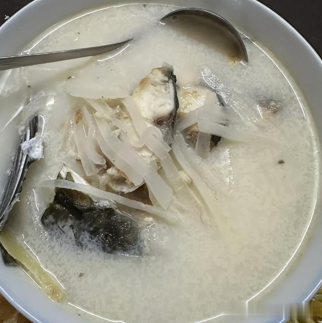 广东男子带女友回家，爸妈做了5道菜招待，第2天却被女友拉黑了