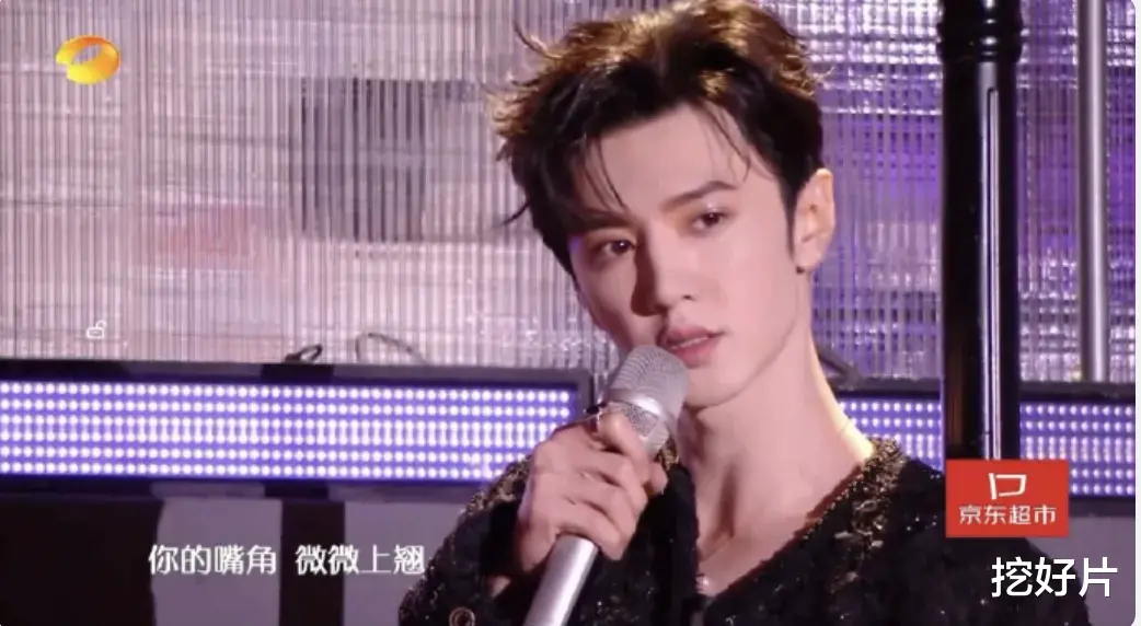 跨年太尴尬:黄晓明油回来了,陈哲远假唱露馅,张艺兴带飞收视