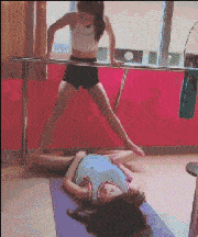 郑恺苗苗两家人吃团圆饭，三胎女宝宝出镜，老大老二正脸都像郑恺