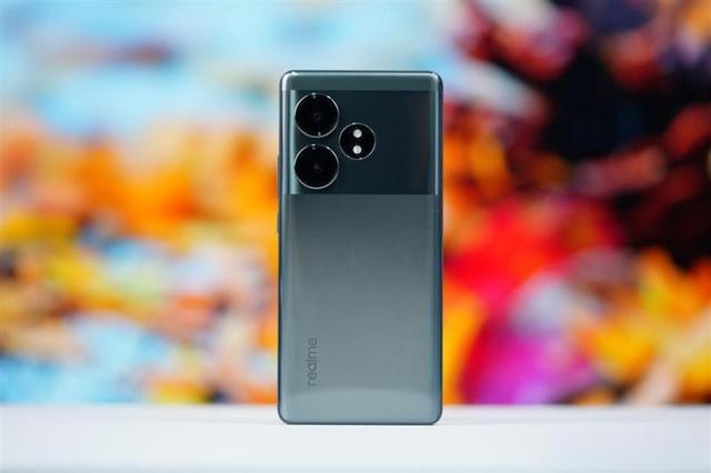 12+256GB低至1399元，这三款开始大清仓，近期换机首选