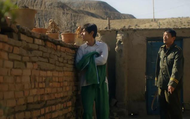 《风中的火焰》播1小时夺飙升榜第一，连看4集，我要说：此剧要火