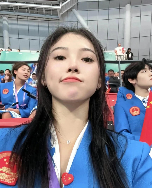 没有密不透风的墙，原来她就是吴艳妮的妈妈，难怪女儿这么“狂”