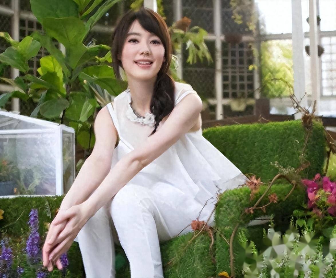 她的私生活曝光!遭央视“开除”?与小尼结婚的真相引人猜想!