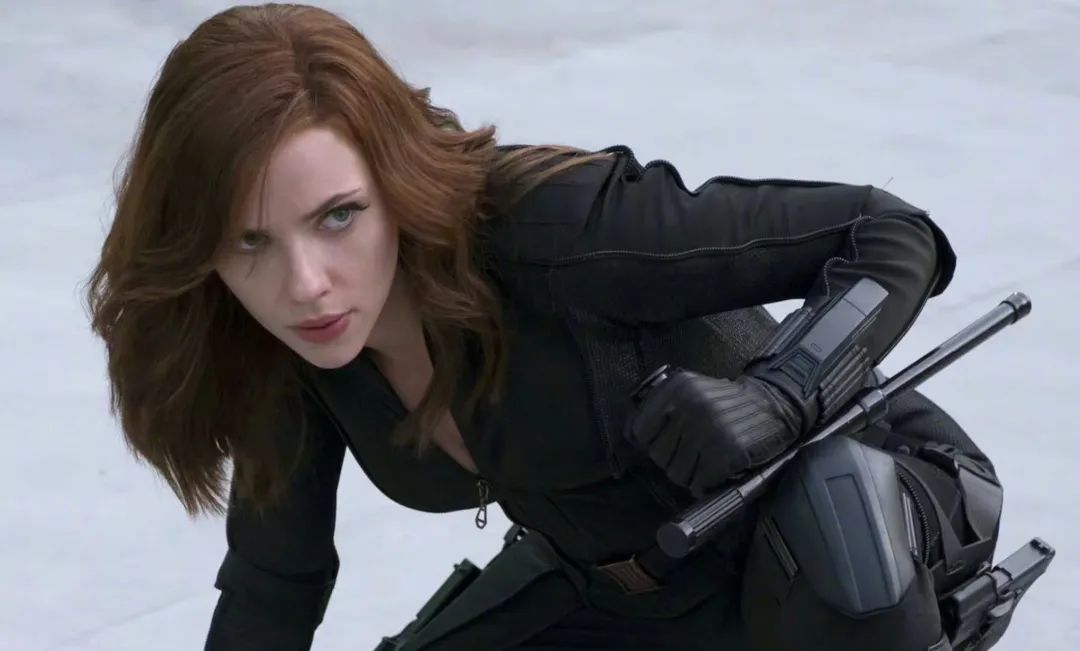 李一桐cos黑寡妇遭群嘲：颜值虽高，但身材太平了，衣服都撑不起来！