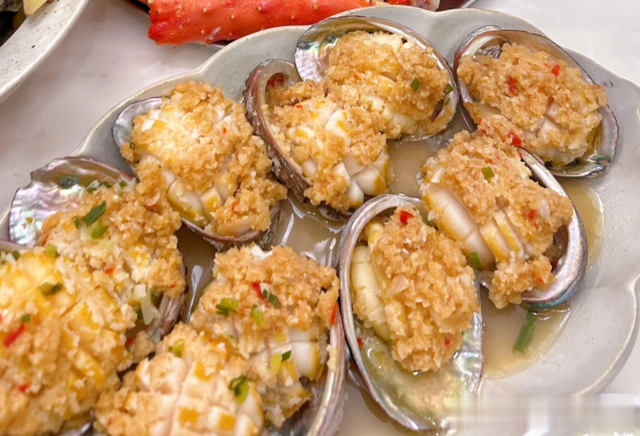 男子第一次去山东女朋友家吃饭，看到饭菜傻眼了：这场面驾驭不了