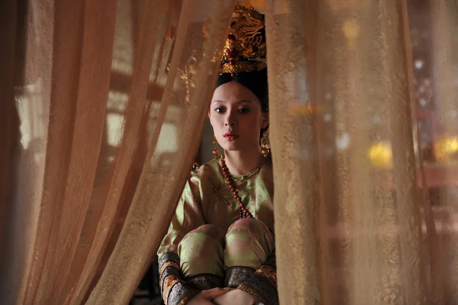 《甄嬛传》:眉庄假孕,为什么她的家人没有受到牵连,而甄嬛和华妃则家族幻灭?